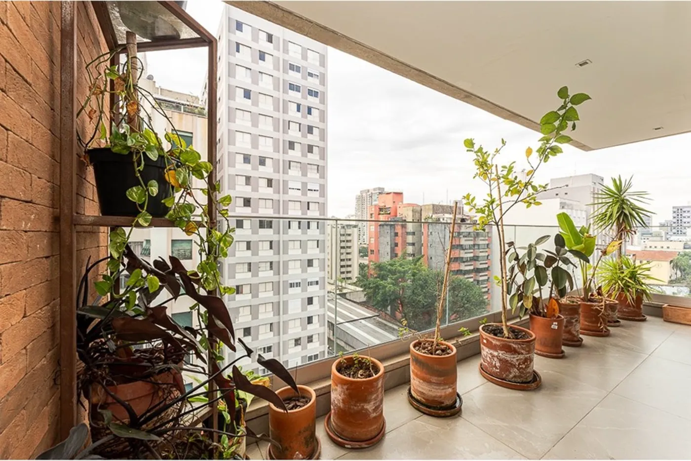 CCÁ 173 Apto 601371031-65 - REMAX Boutique Exclusividades