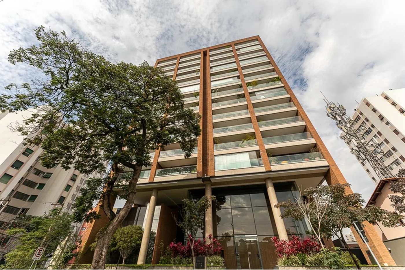 CCÁ 173 Apto 601371031-65 - REMAX Boutique Exclusividades
