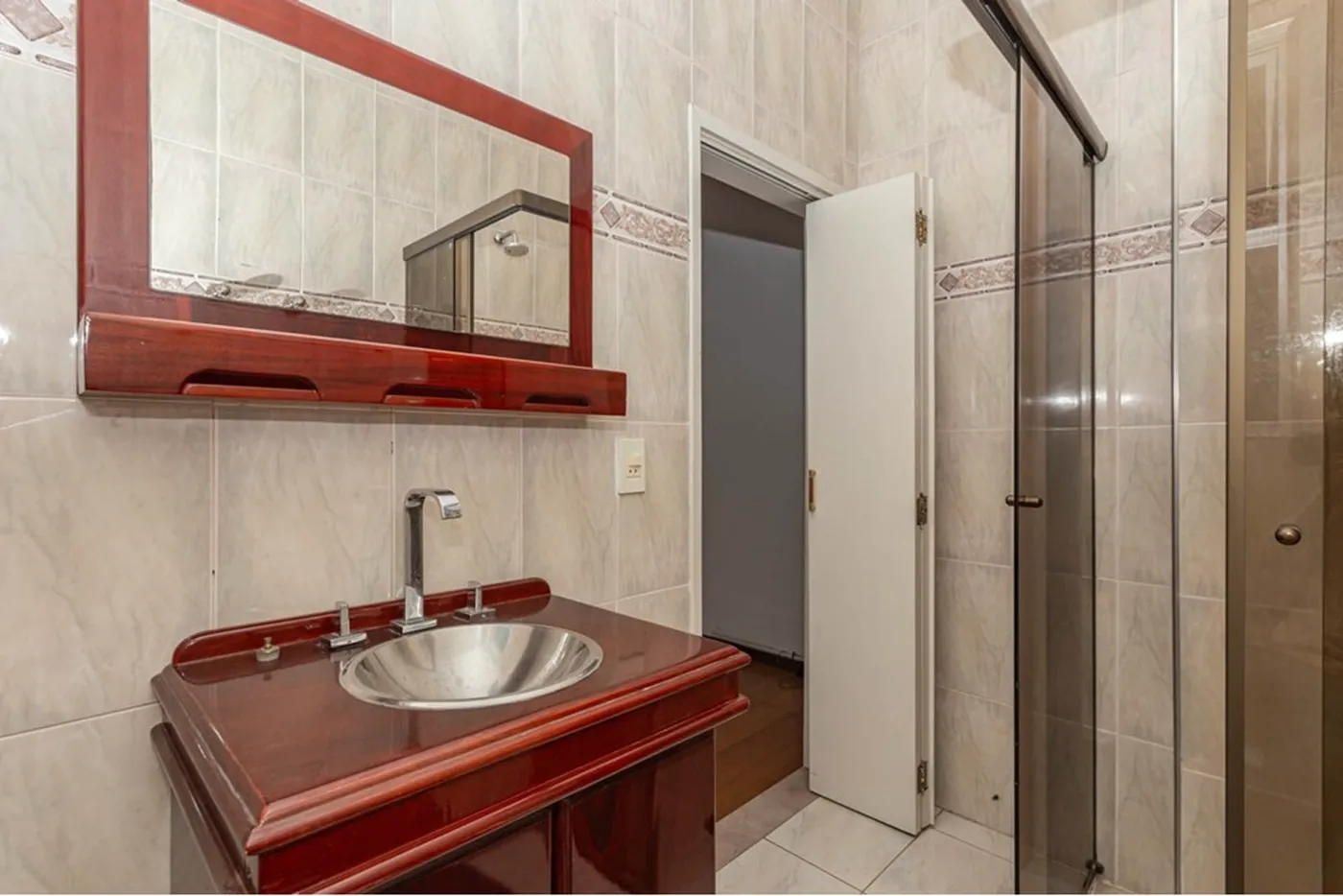 HBDI 564 Apto 601401020-55 - REMAX Paradisus Exclusividades
