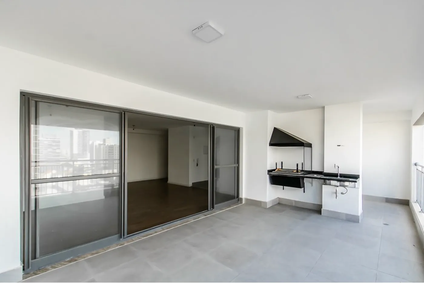ISS 596 Apto 601401007-58 - REMAX Paradisus Exclusividades