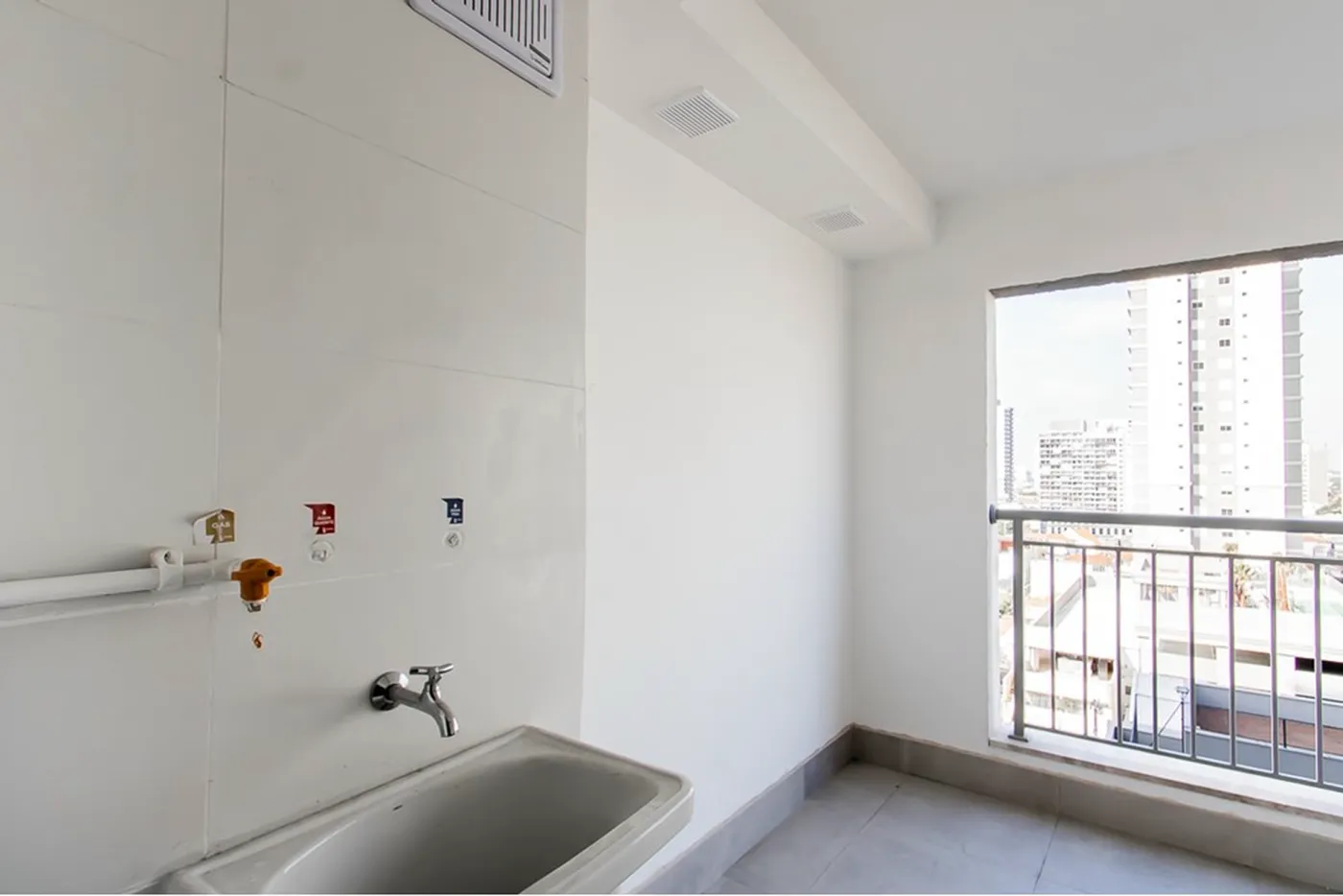 ISS 596 Apto 601401007-58 - REMAX Paradisus Exclusividades
