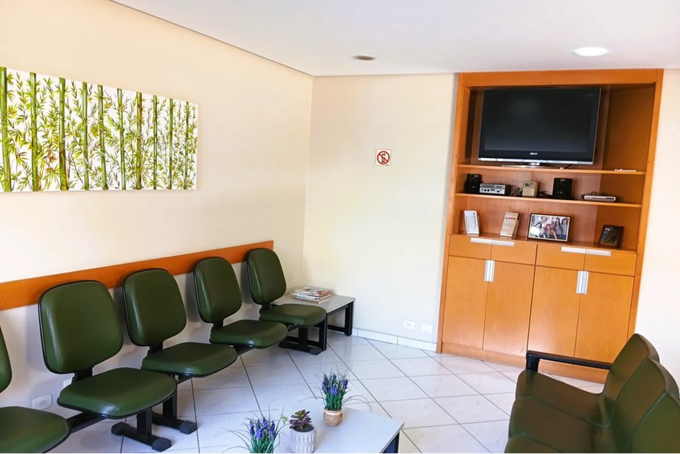 POC 124 Sala 601081093-5 - REMAX Lepex Exclusividades