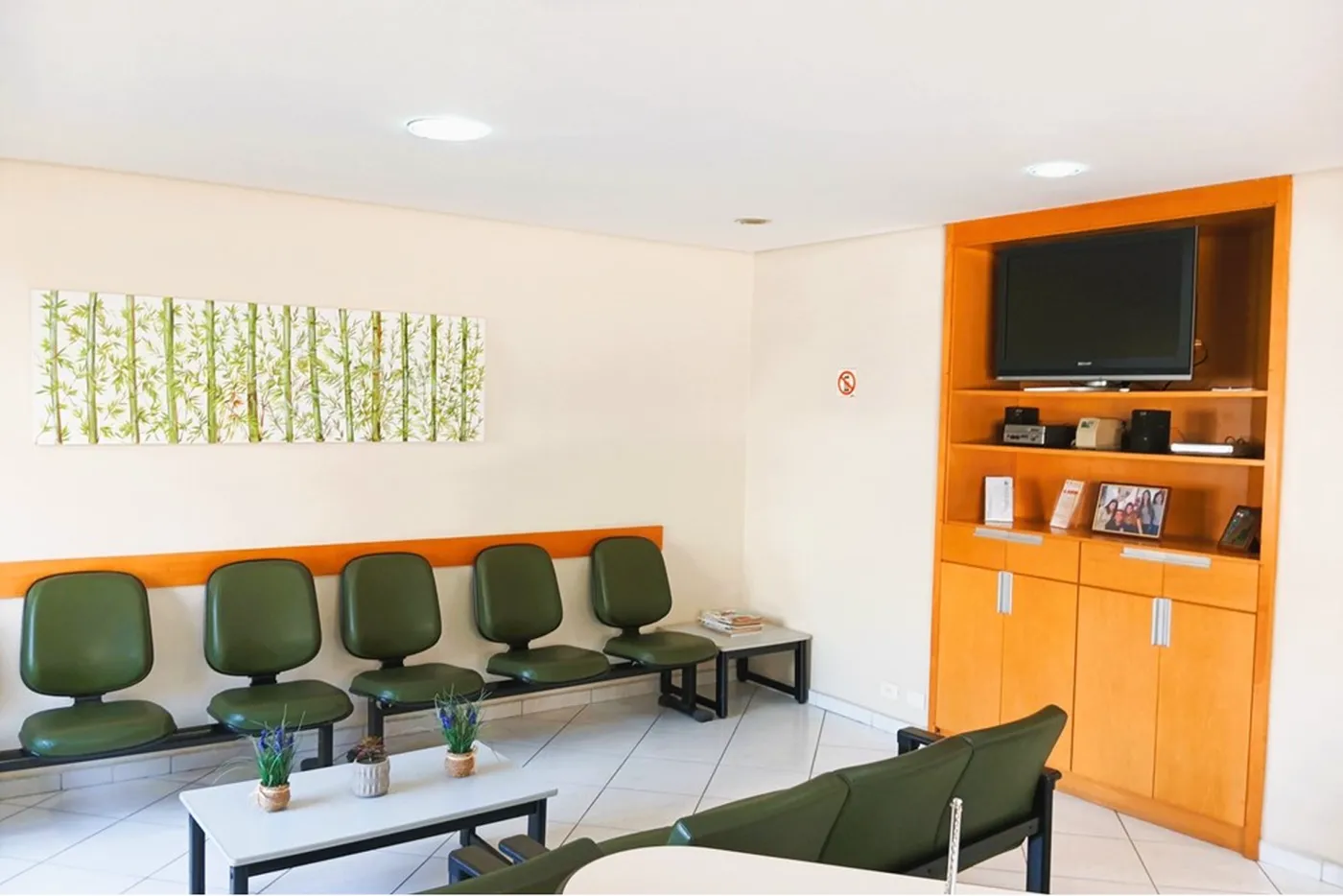 POC 124 Sala 601081093-5 - REMAX Lepex Exclusividades