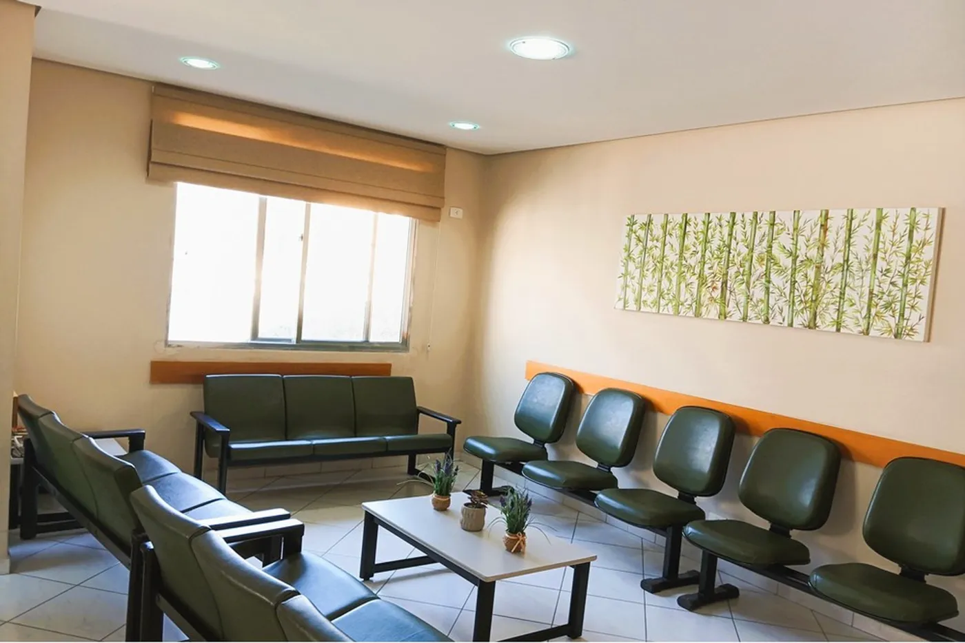 POC 124 Sala 601081093-5 - REMAX Lepex Exclusividades