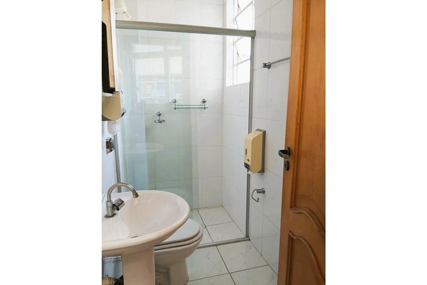 POC 124 Sala 601081093-5 - REMAX Lepex Exclusividades