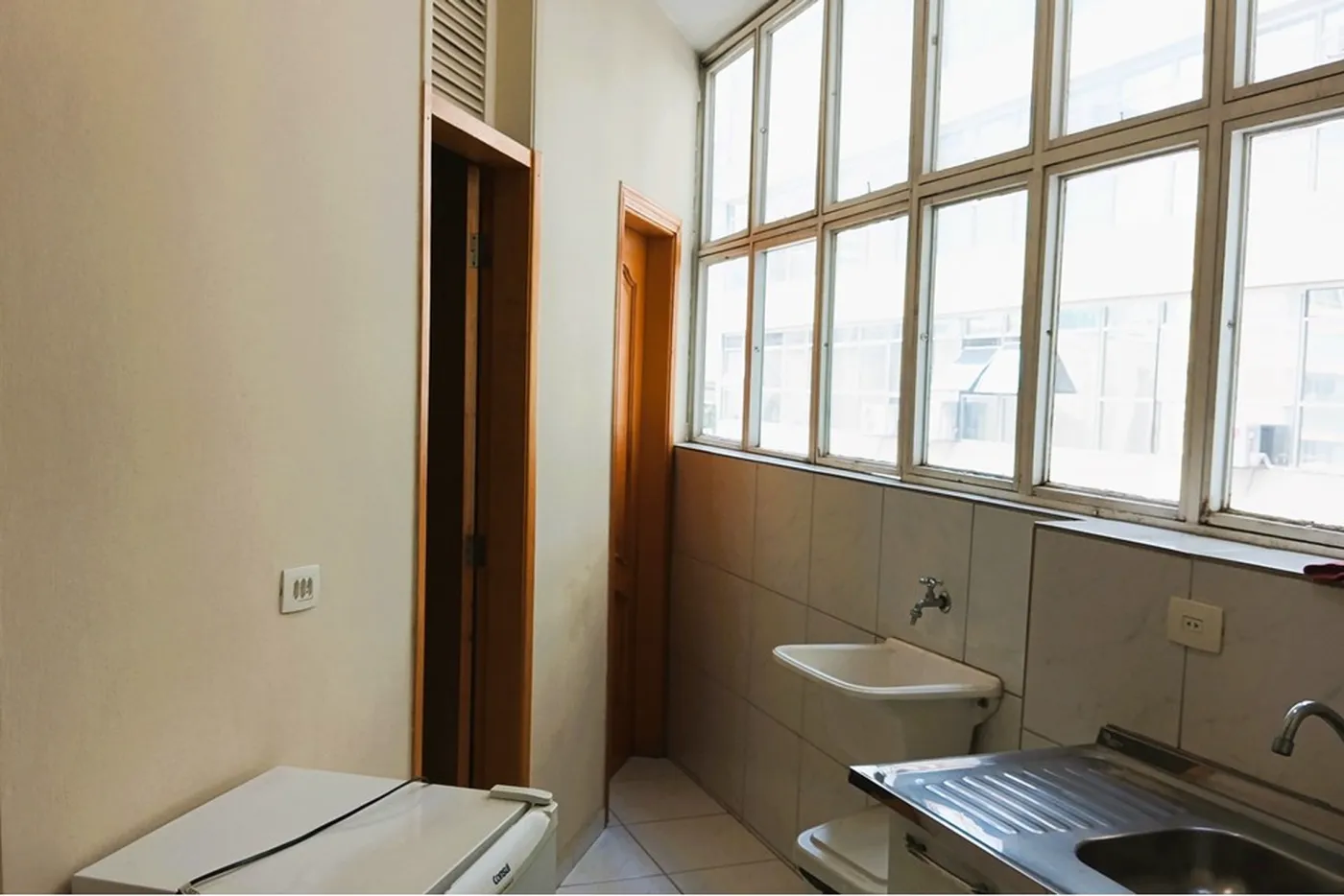 POC 124 Sala 601081093-5 - REMAX Lepex Exclusividades