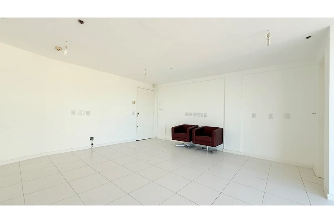 FAB 735 Sala 610101002-132 - REMAX Tri Exclusividades