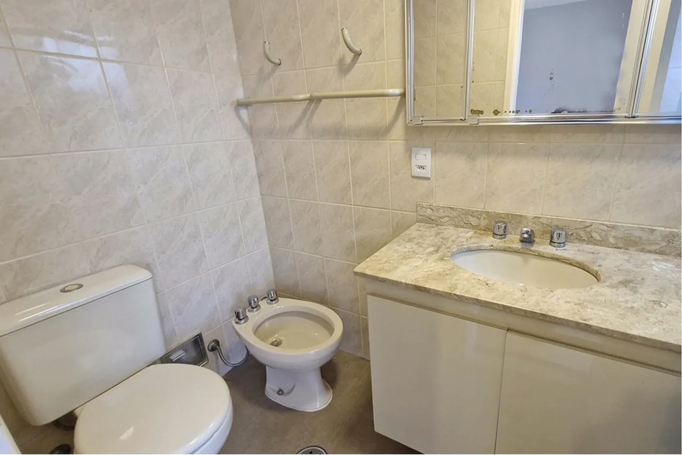 MCSC 321 Apto 601361044-52 - REMAX Trio Exclusividades