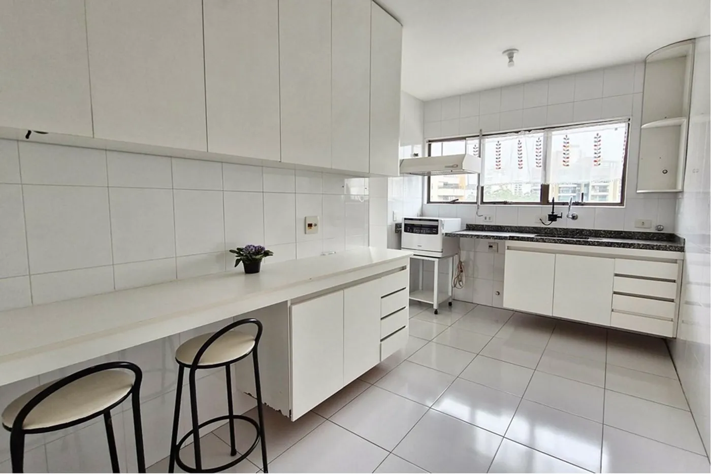 MCSC 321 Apto 601361044-52 - REMAX Trio Exclusividades