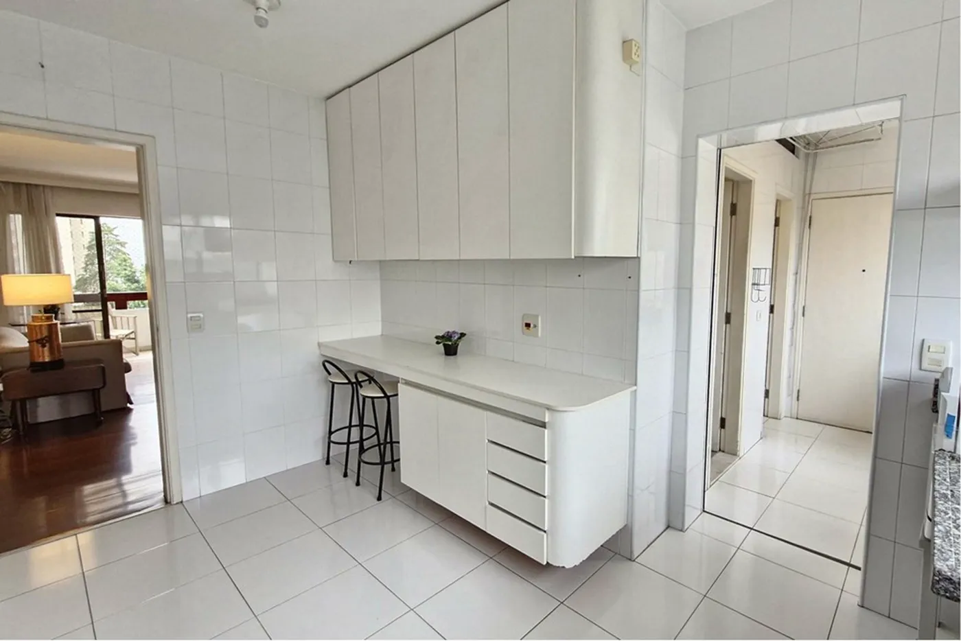 MCSC 321 Apto 601361044-52 - REMAX Trio Exclusividades