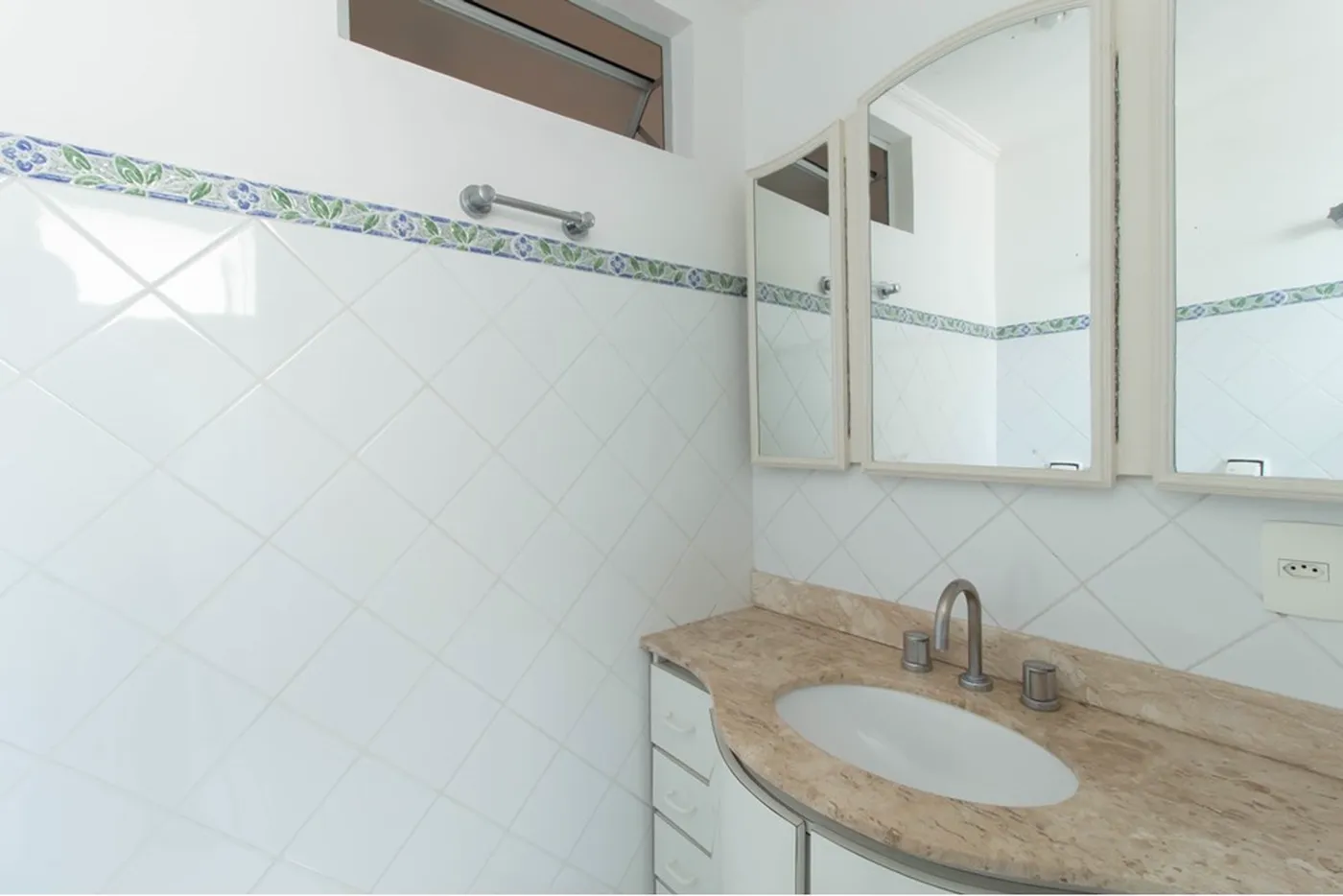 CBGE 195 Apto 601971018-1239 - REMAX Empire Exclusividades