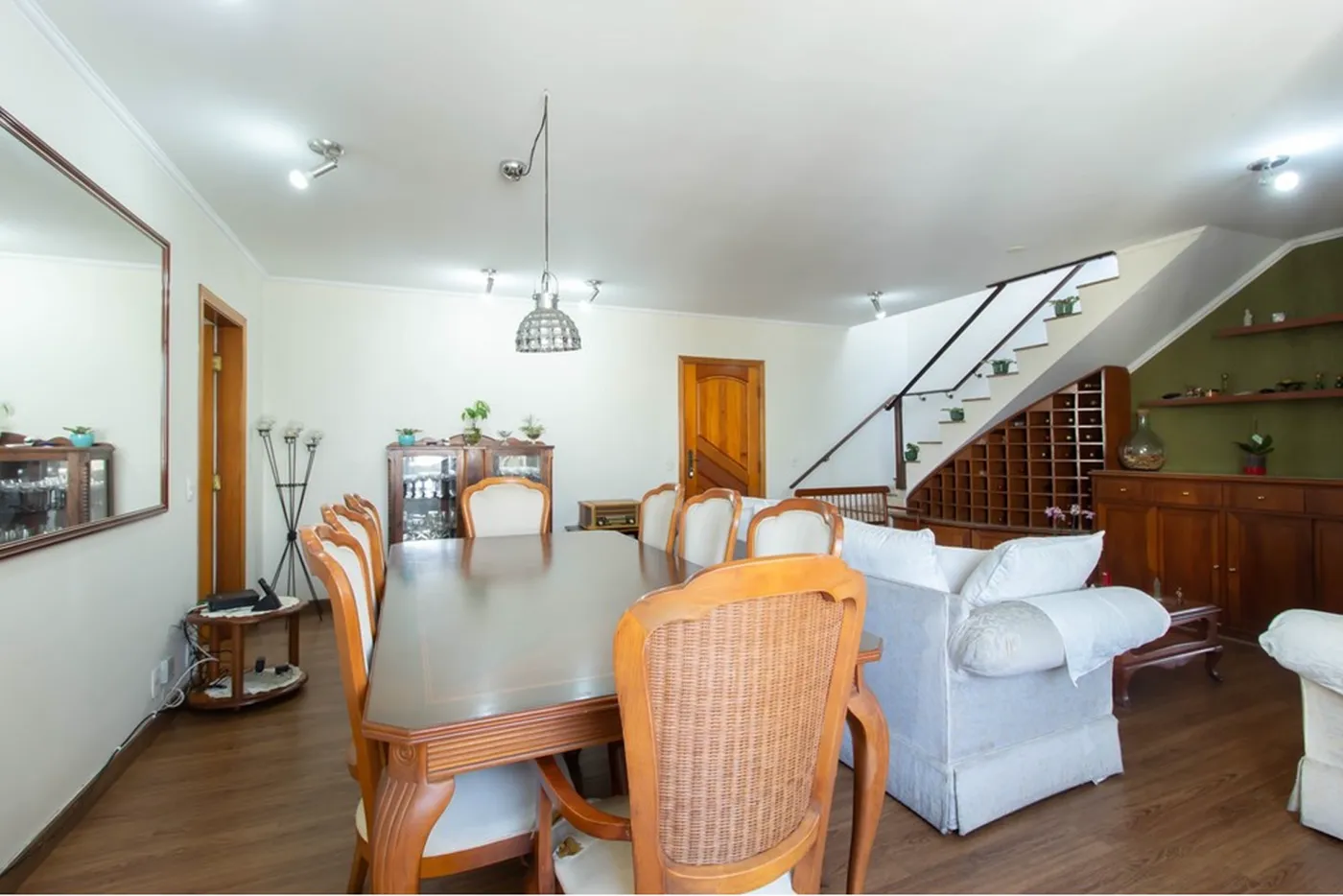 CBGE 195 Apto 601971018-1240 - REMAX Empire Exclusividades