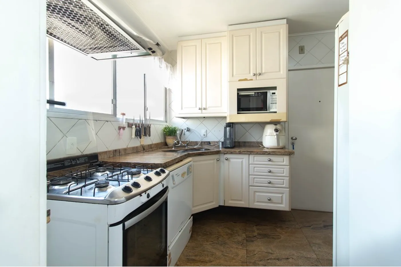 CBGE 195 Apto 601971018-1240 - REMAX Empire Exclusividades