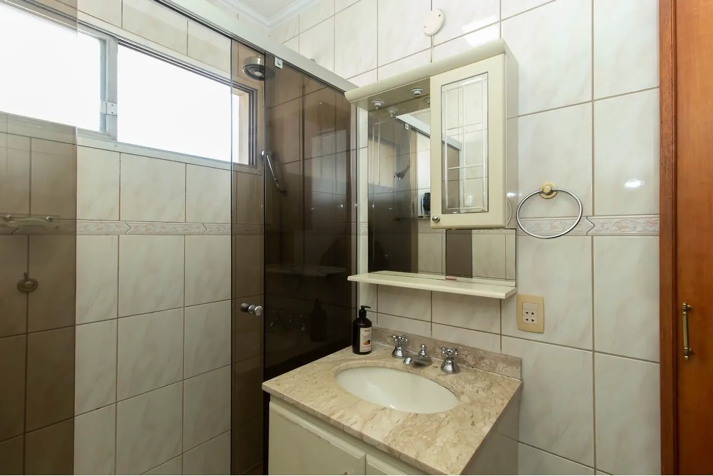 CBGE 195 Apto 601971018-1240 - REMAX Empire Exclusividades