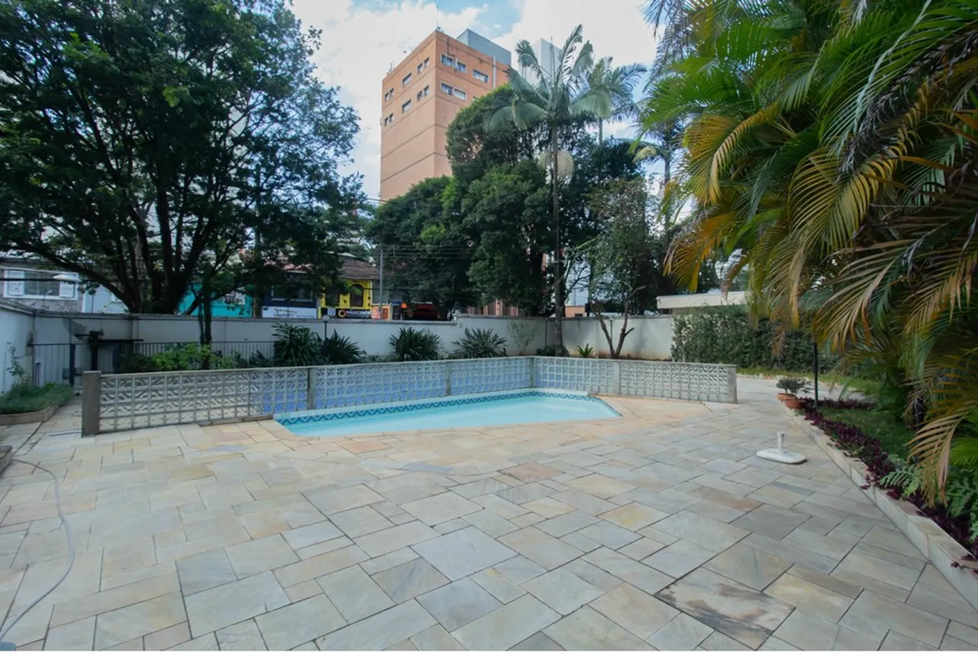 CBGE 195 Apto 601971018-1240 - REMAX Empire Exclusividades