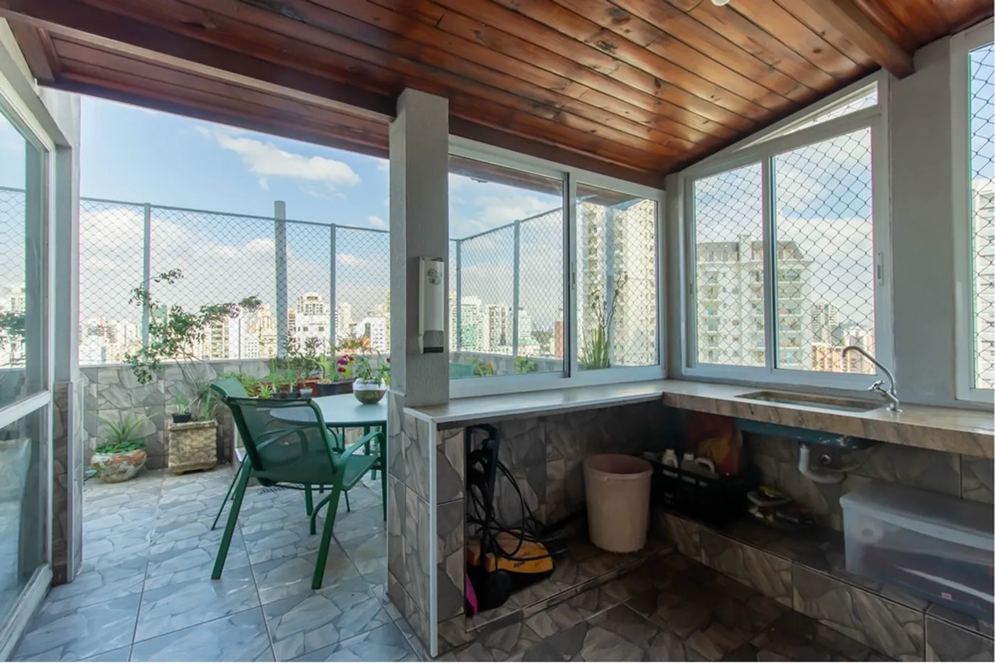 CBGE 195 Apto 601971018-1240 - REMAX Empire Exclusividades