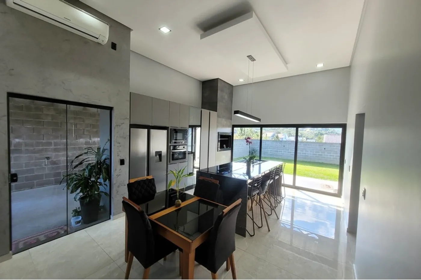 CLJ 300 612511062-17 - REMAX Moderna Exclusividades