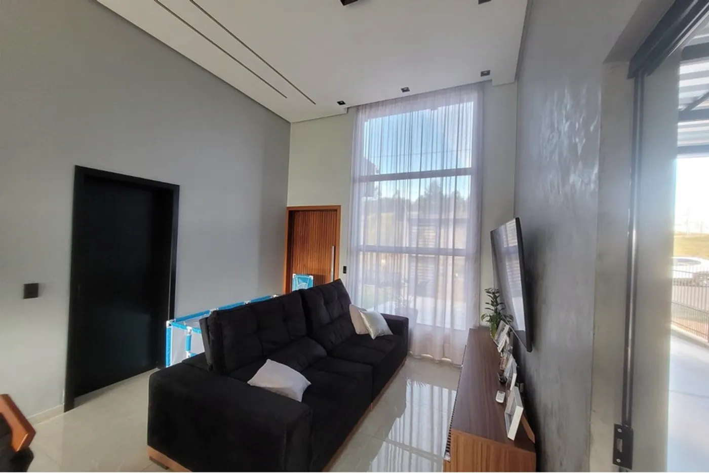 CLJ 300 612511062-17 - REMAX Moderna Exclusividades