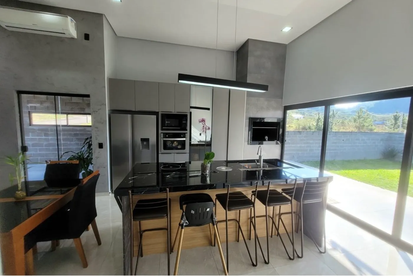 CLJ 300 612511062-17 - REMAX Moderna Exclusividades
