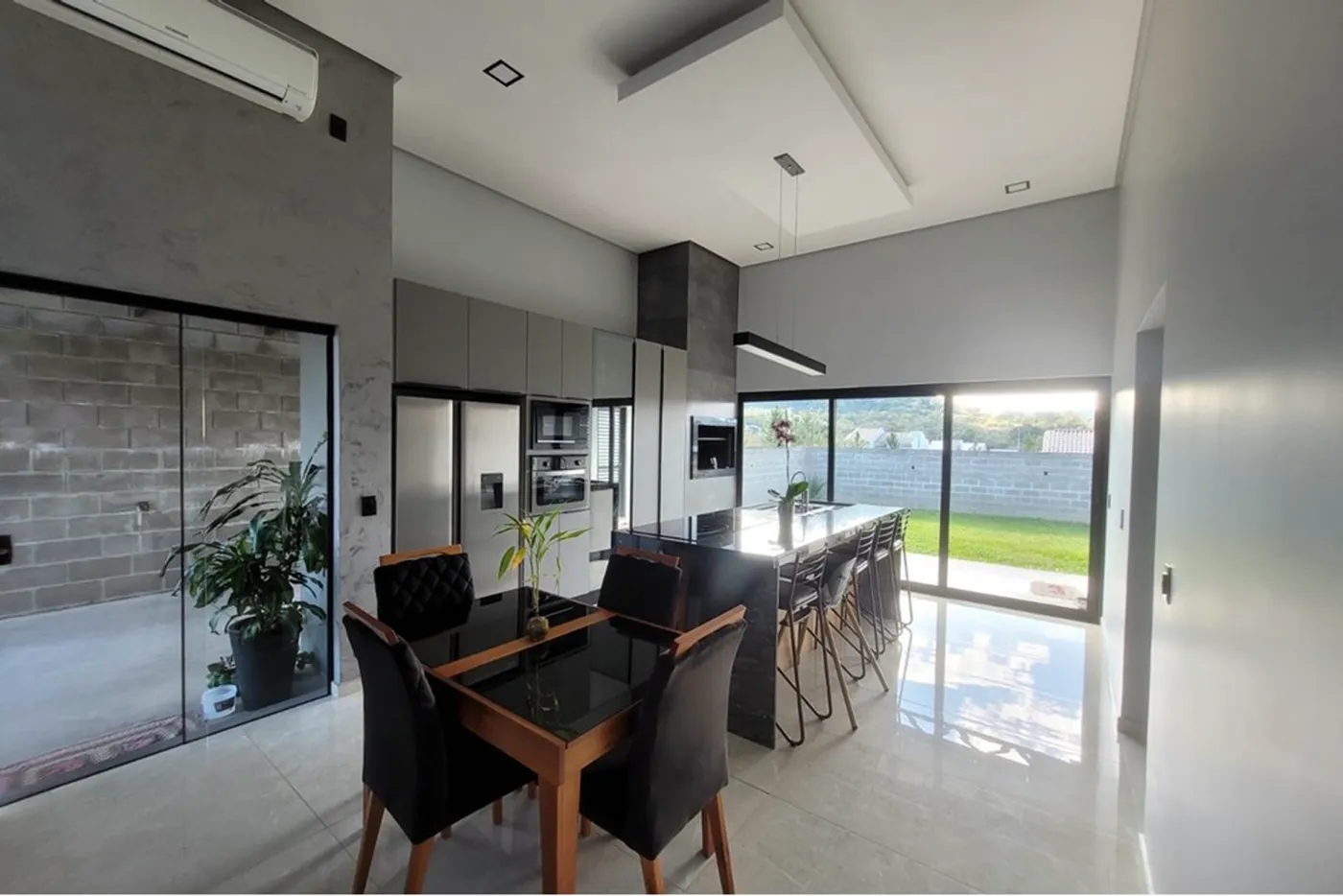 CLJ 300 612511062-17 - REMAX Moderna Exclusividades