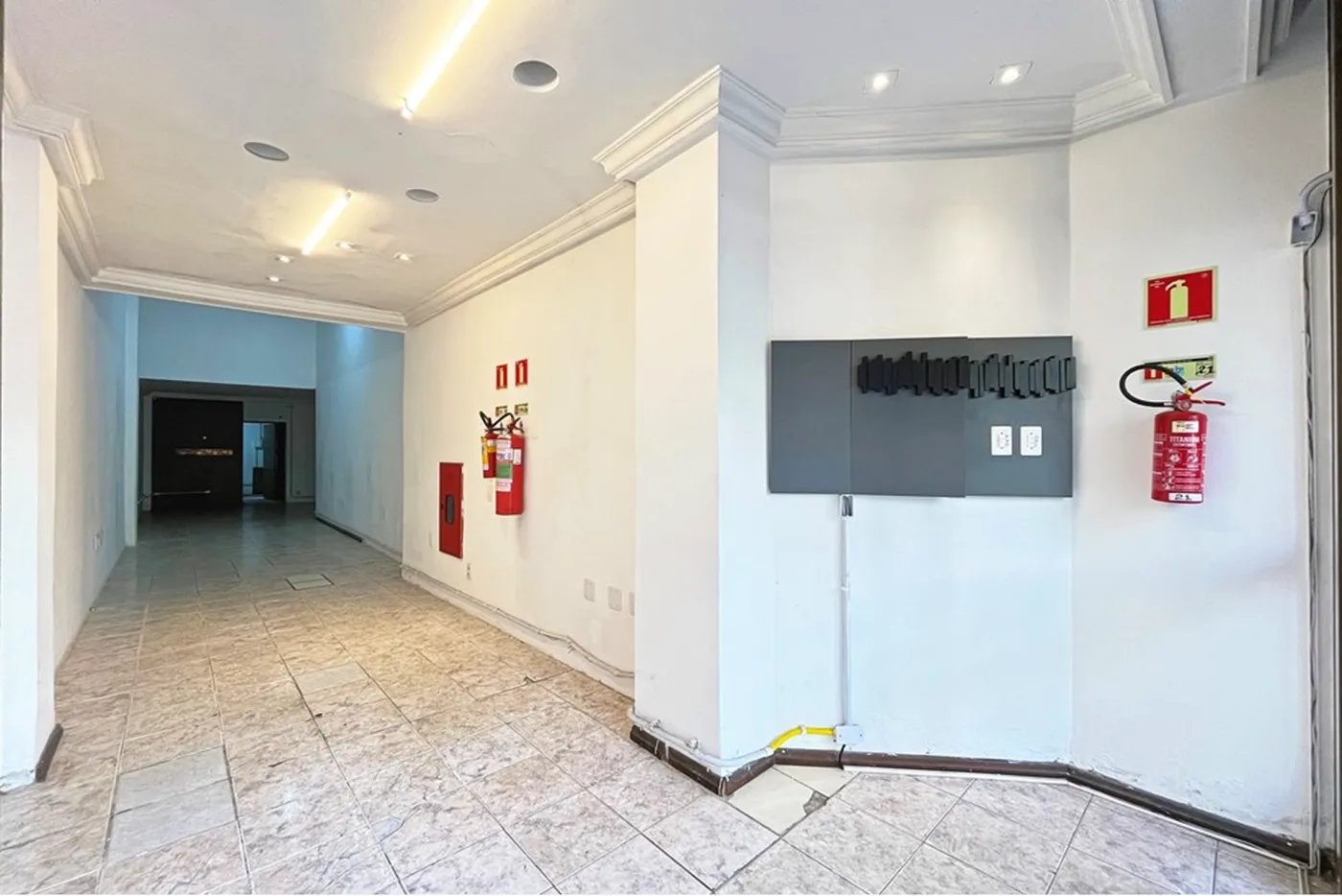 CBVA 210 Loja 610101007-36 - REMAX Tri Exclusividades
