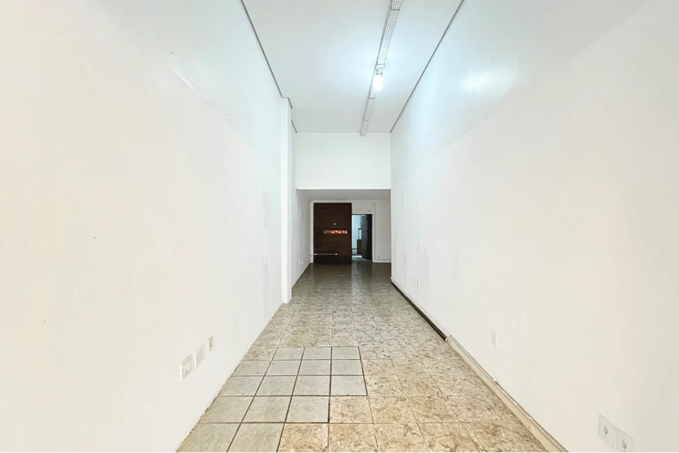 CBVA 210 Loja 610101007-36 - REMAX Tri Exclusividades