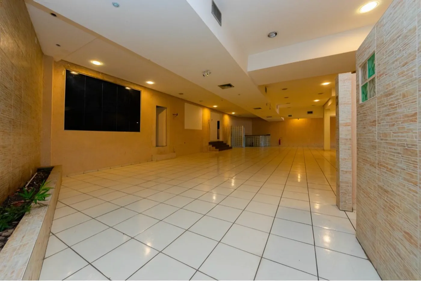 JVCCC 3494 Loja 602291040-8 - REMAX B12 Exclusividades JVCCC 3494 Loja 602291040-8 - REMAX B12 Exclusividades