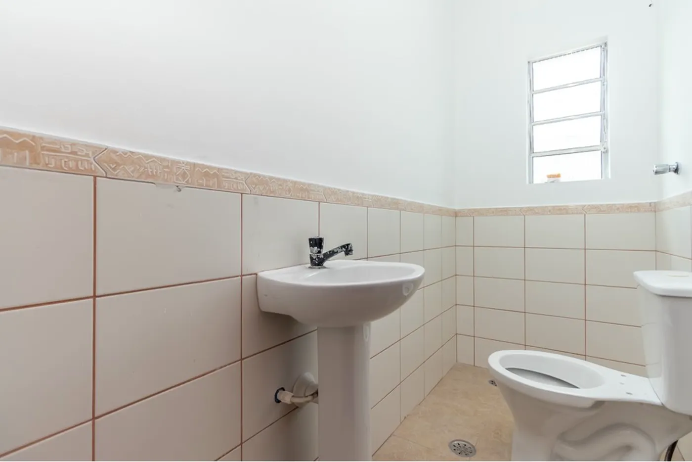 ÁFÁF 1438 Prédio 602291016-159 - REMAX B12 Exclusividades