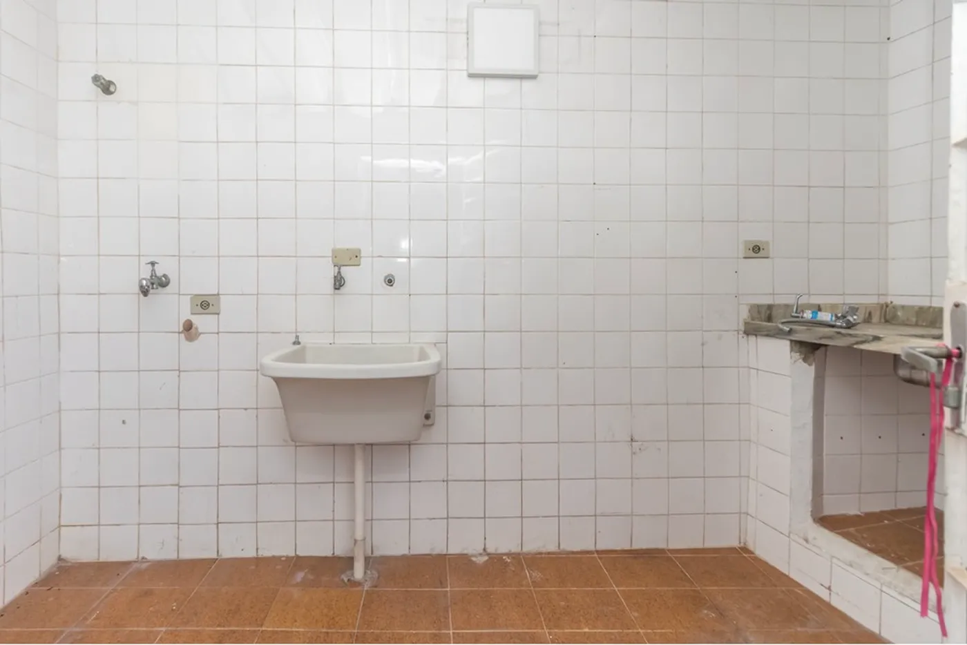 ÁFÁF 1438 Prédio 602291016-159 - REMAX B12 Exclusividades