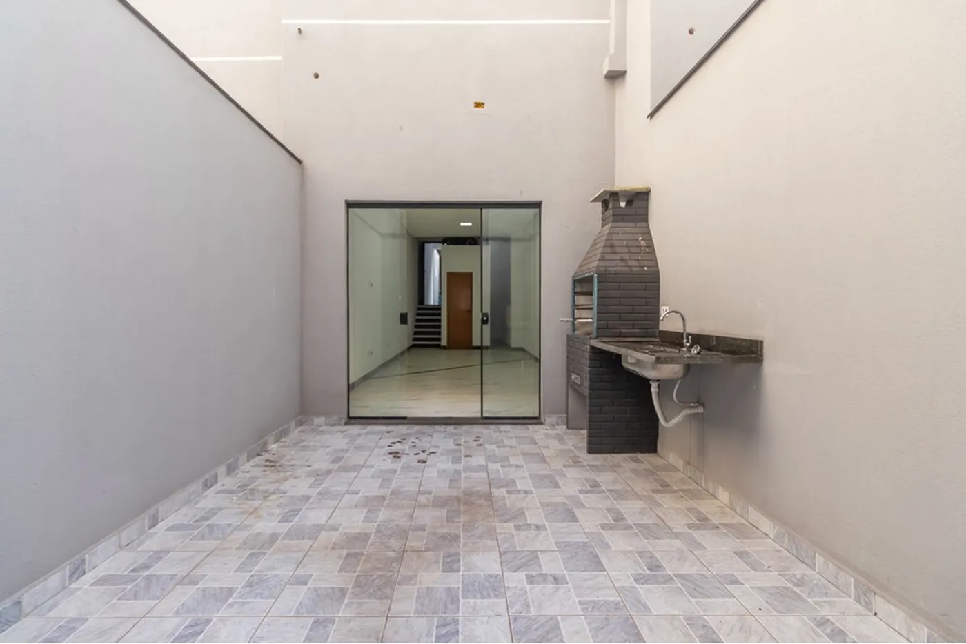 CIB 475 Casa 602031026-3 - REMAX Classique Exclusividades