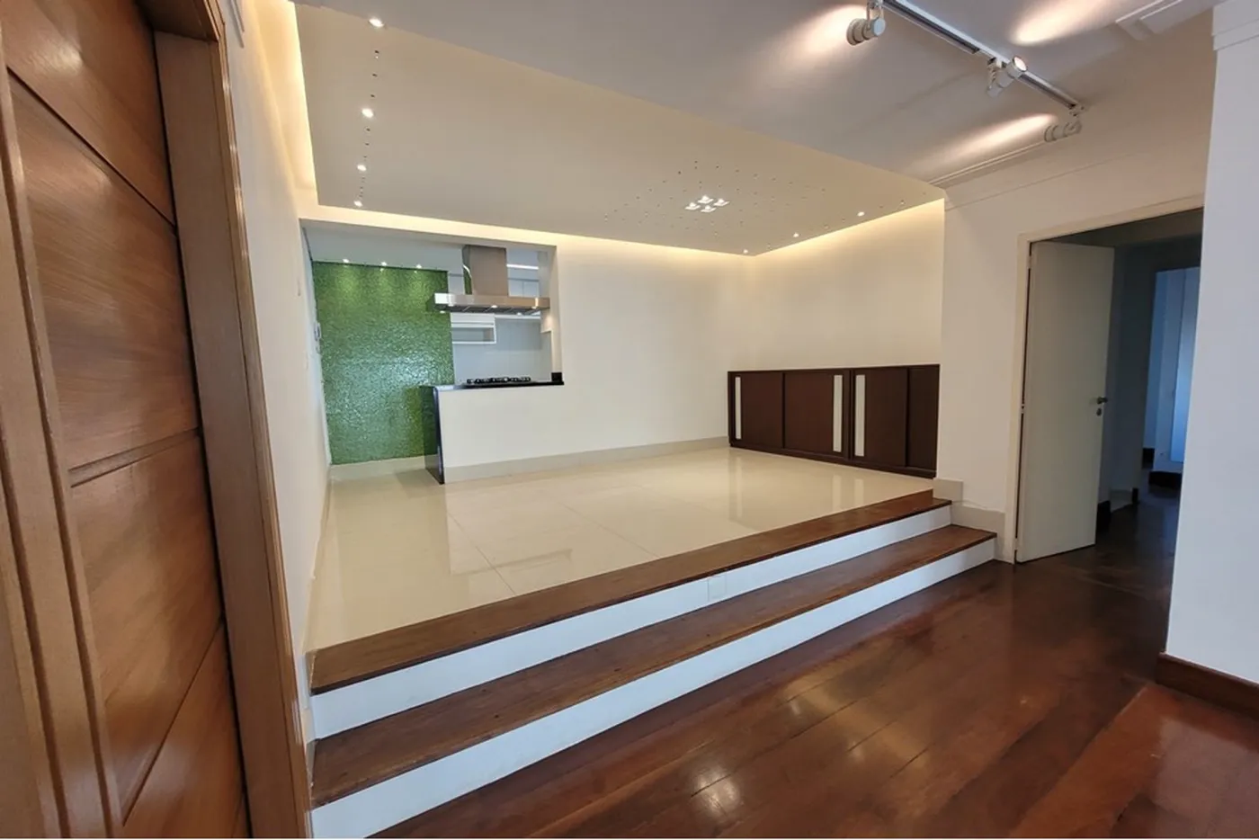 MJ 493 Apto 601971076-44 - REMAX Empire Exclusividades