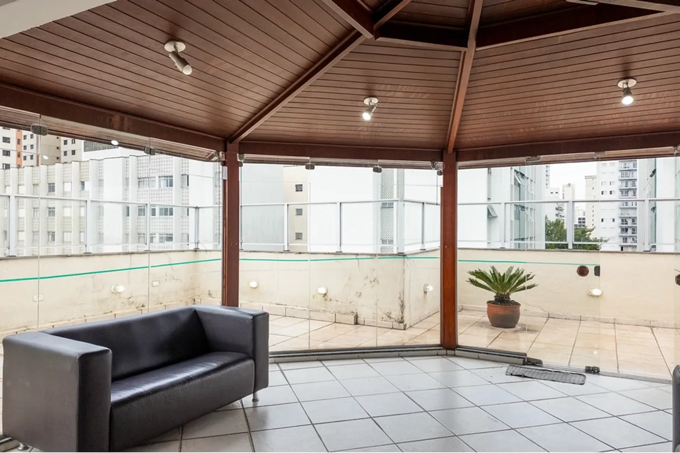 IDC 133 Apto 601971051-51 - REMAX Empire Exclusividades
