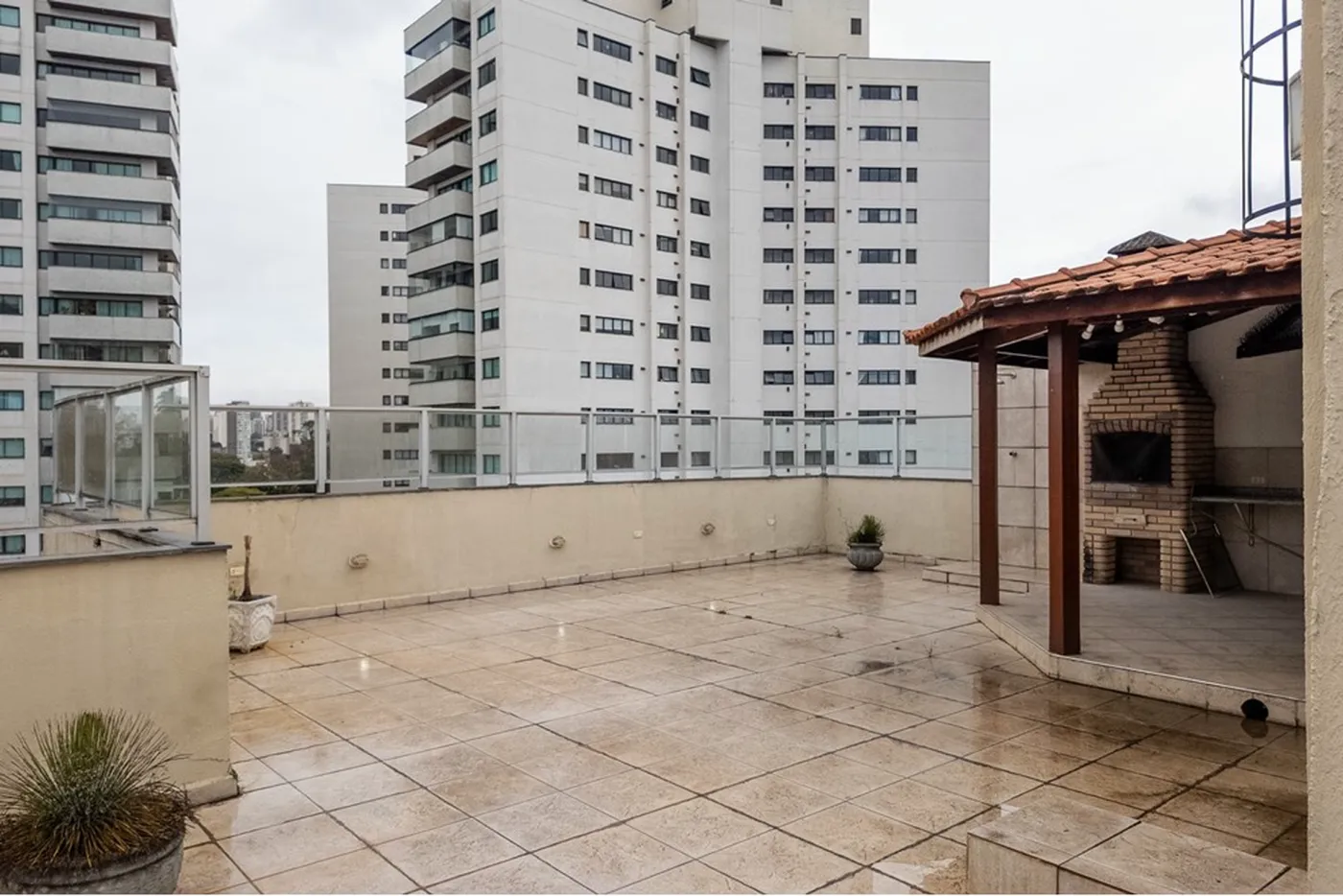 IDC 133 Apto 601971051-51 - REMAX Empire Exclusividades