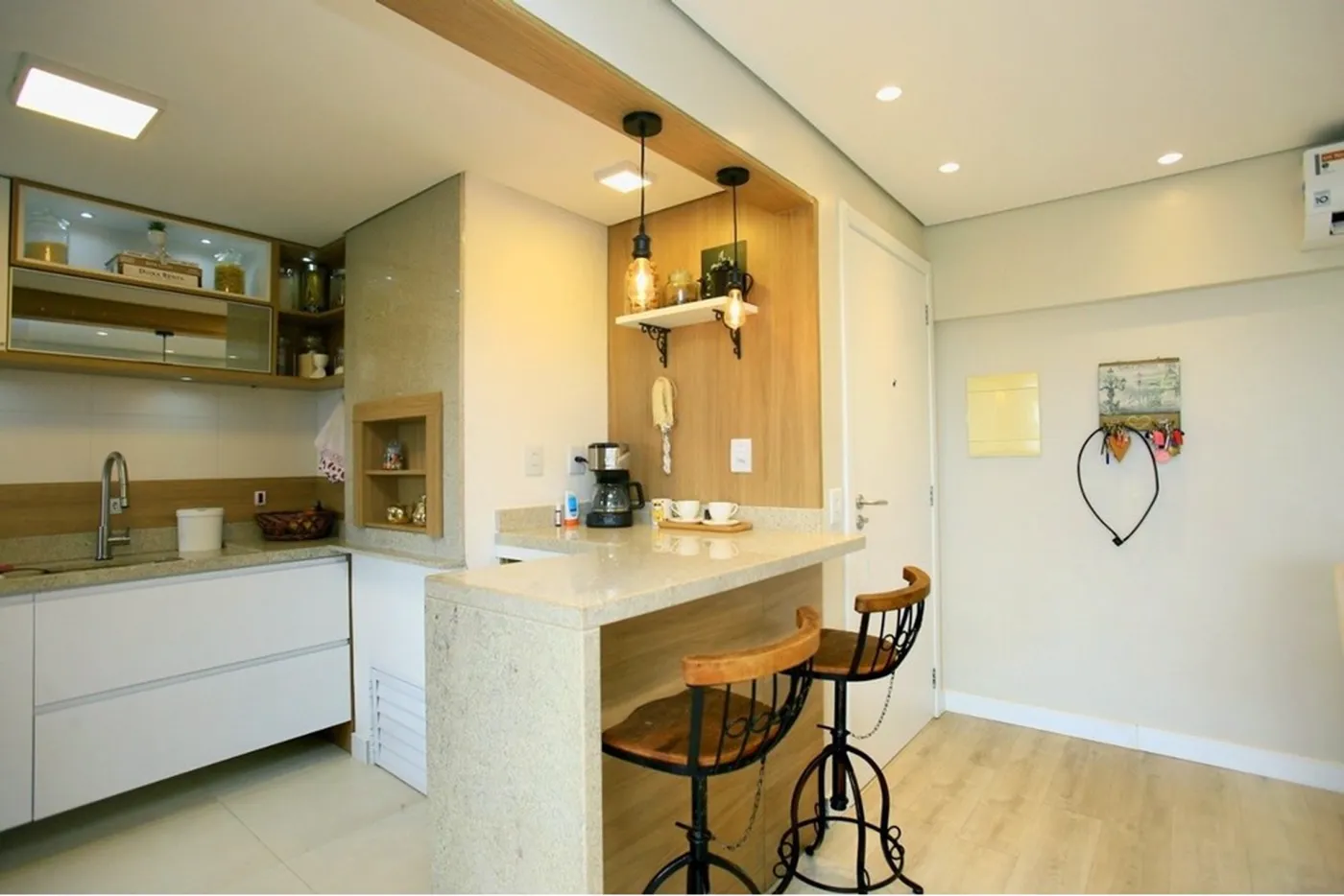 CCA 160 Apto 612481004-82 - REMAX Andar de Cima Exclusividades