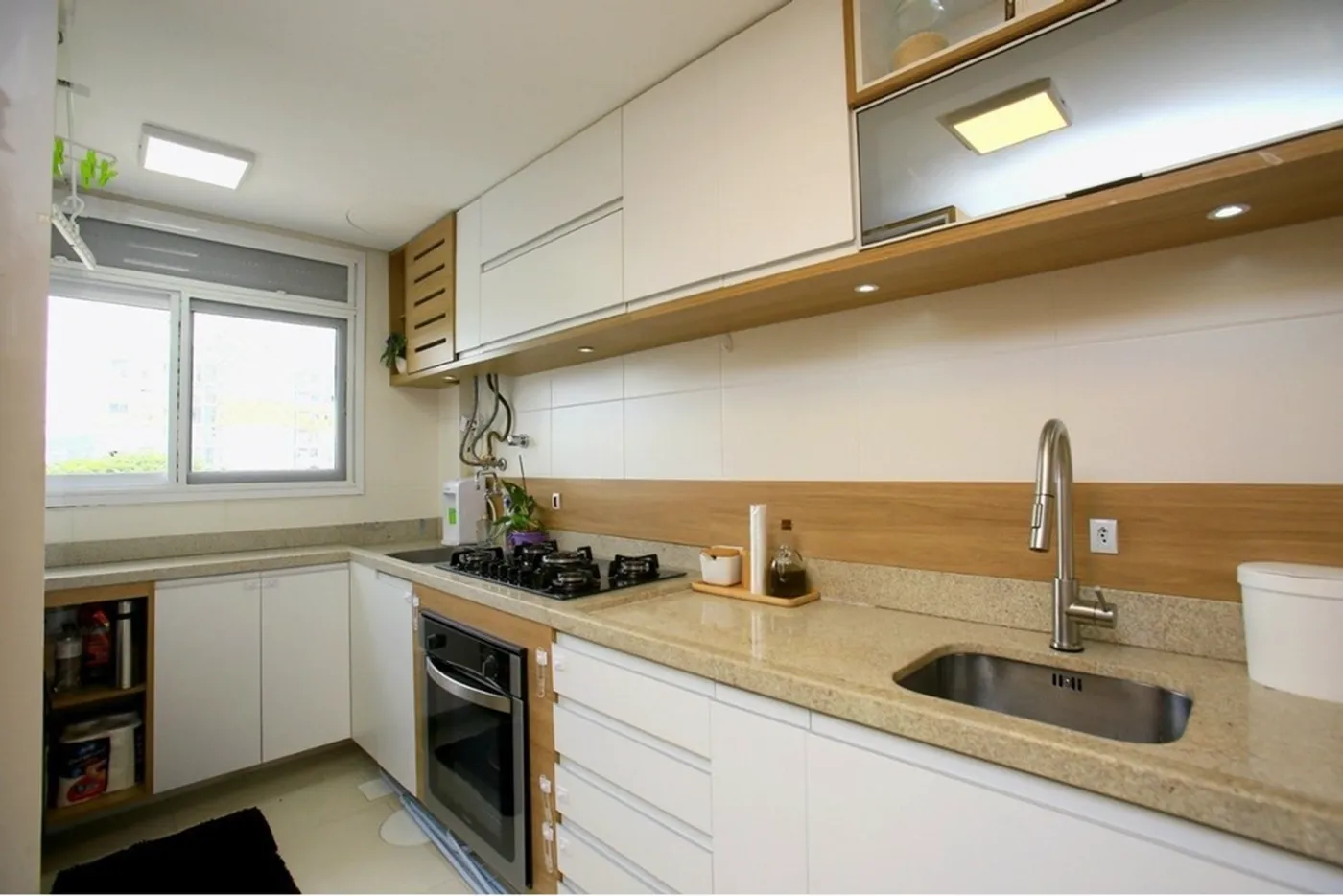 CCA 160 Apto 612481004-82 - REMAX Andar de Cima Exclusividades