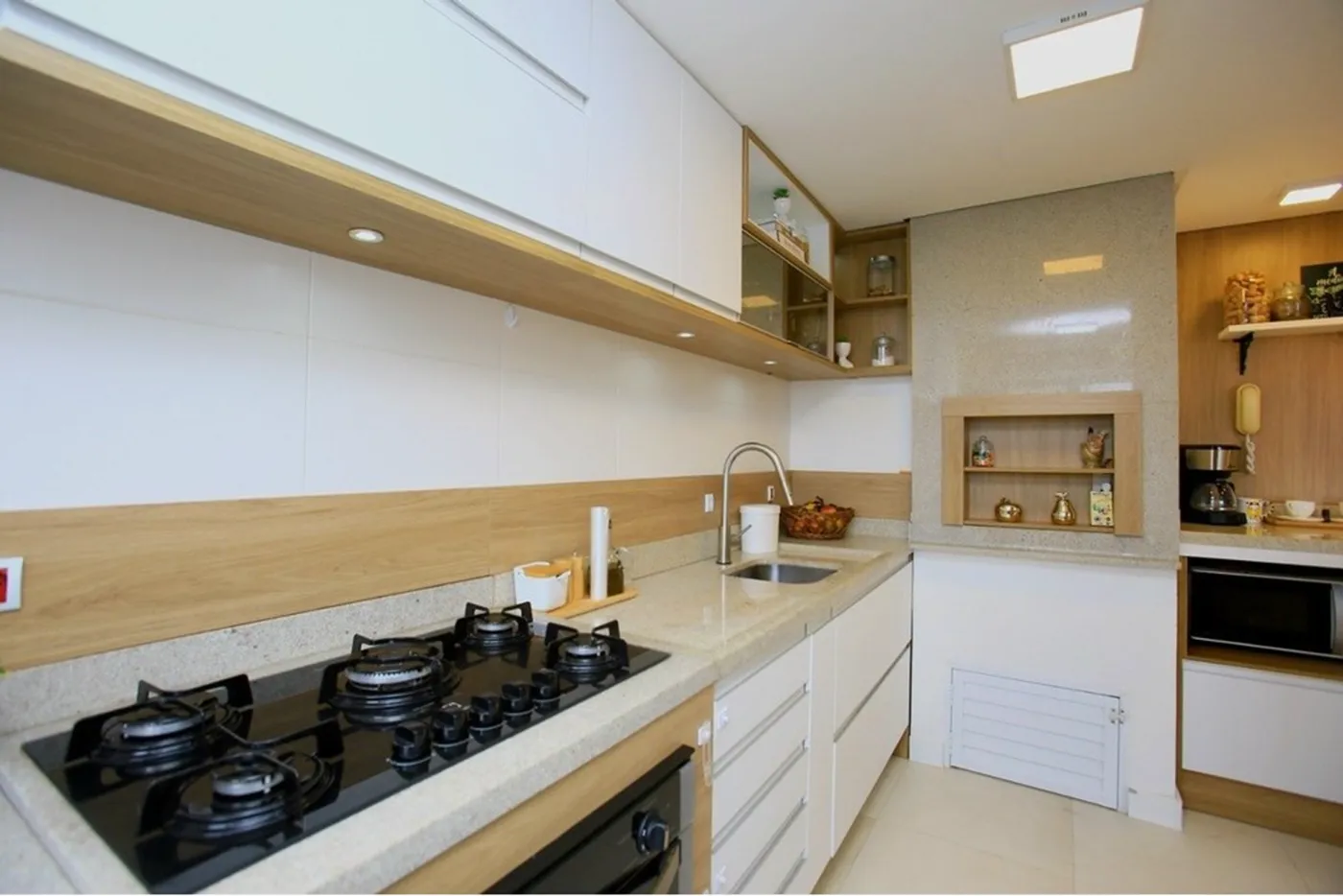 CCA 160 Apto 612481004-82 - REMAX Andar de Cima Exclusividades