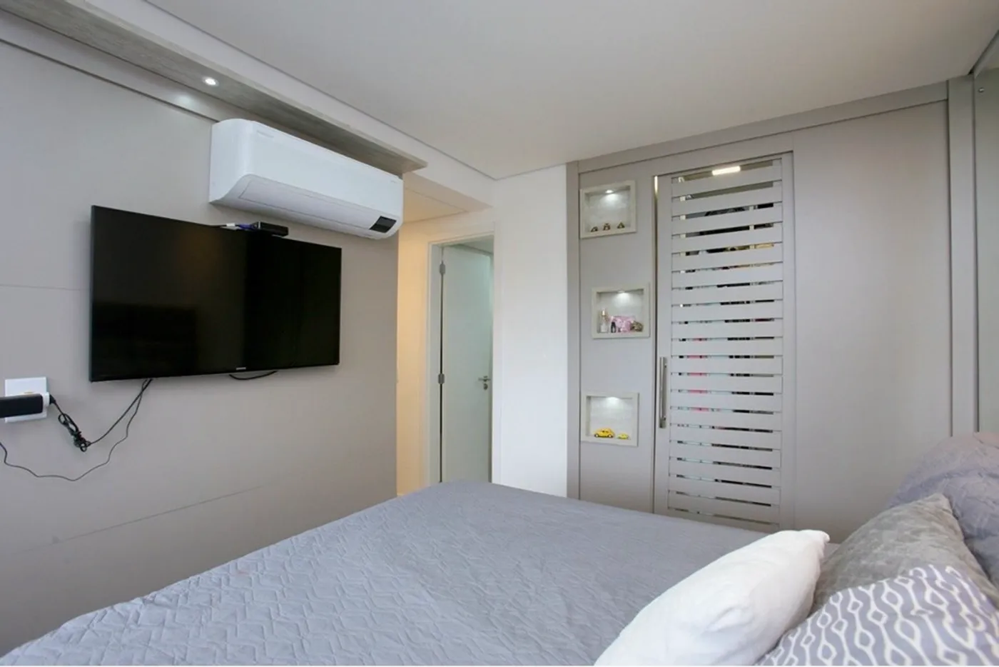 CCA 160 Apto 612481004-82 - REMAX Andar de Cima Exclusividades