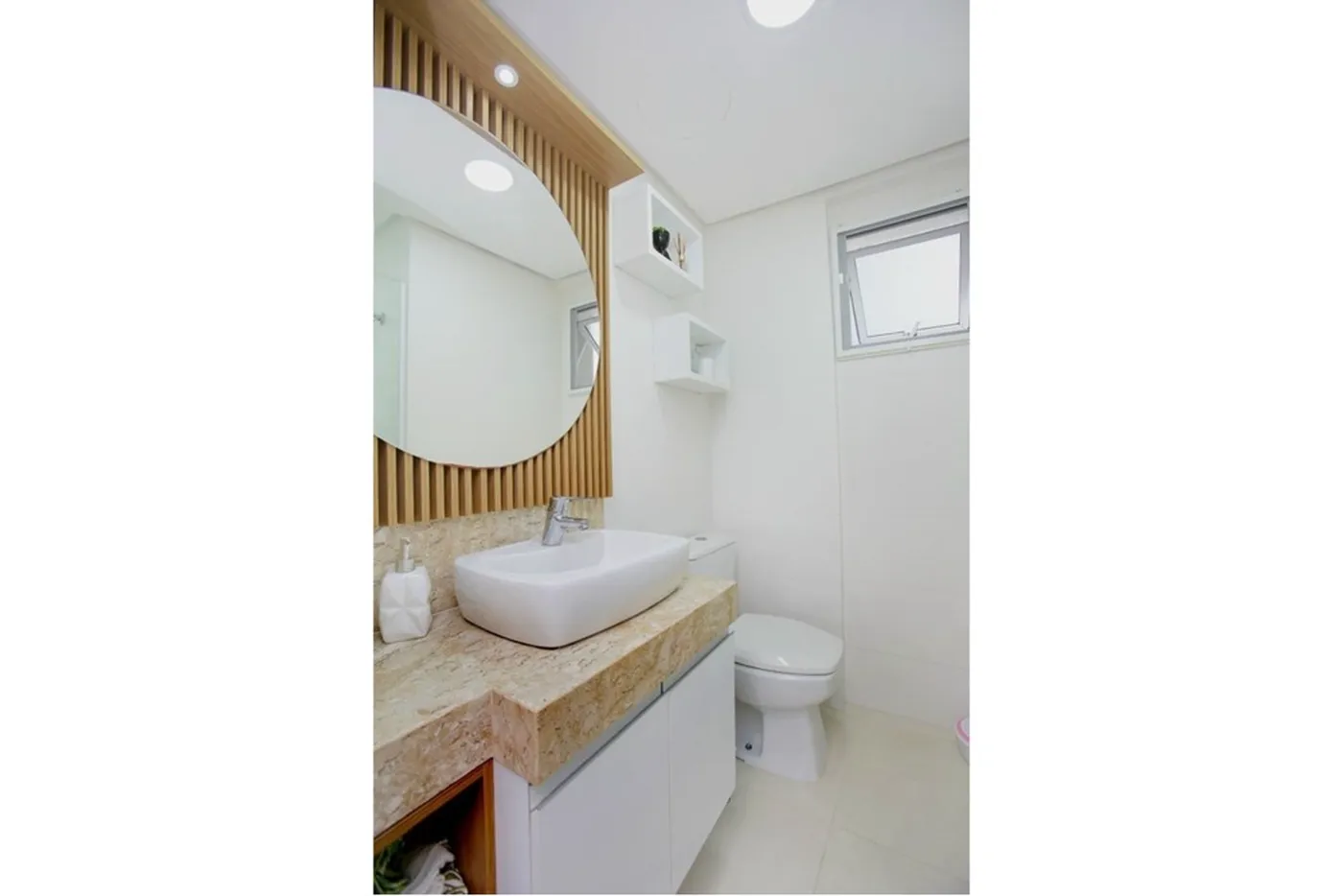 CCA 160 Apto 612481004-82 - REMAX Andar de Cima Exclusividades