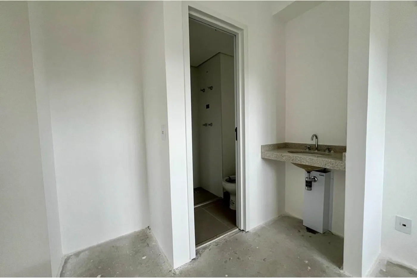 BEB 148 Apto 601081090-13 - REMAX Lepex Exclusividades