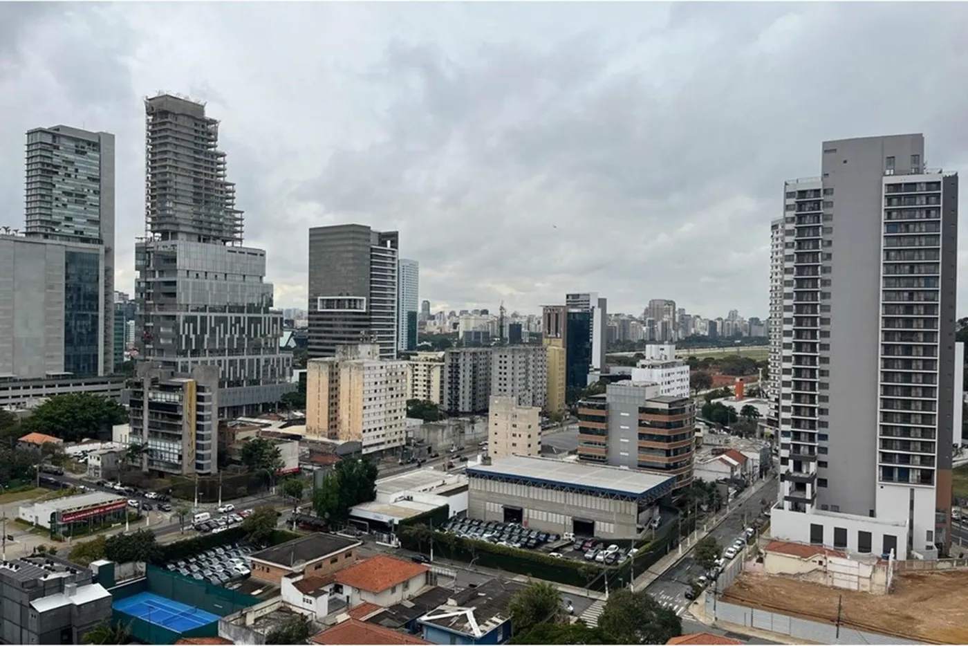 BEB 148 Apto 601081090-13 - REMAX Lepex Exclusividades