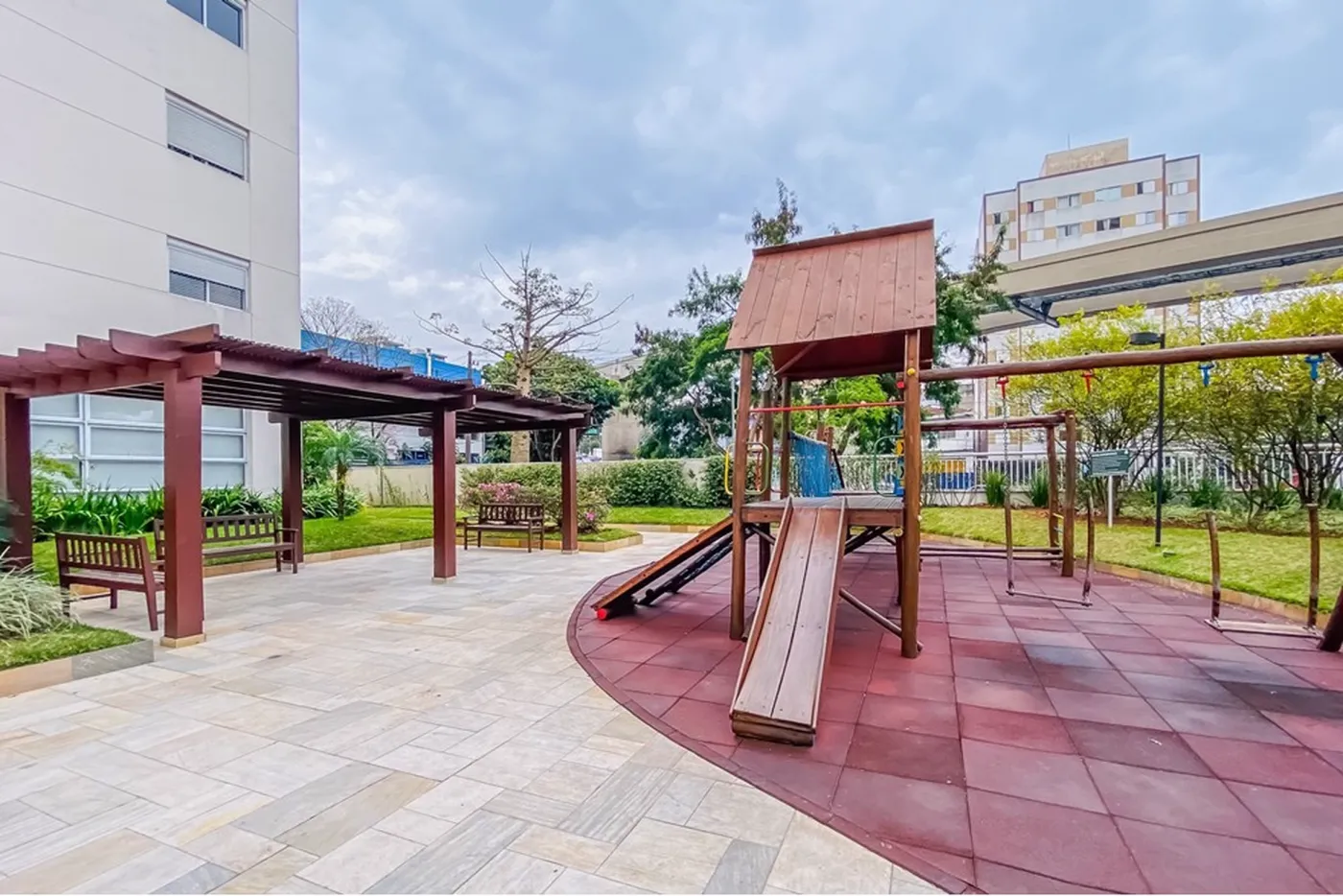 CBEB 520 Apto 601371096-4 - REMAX Boutique Exclusividades