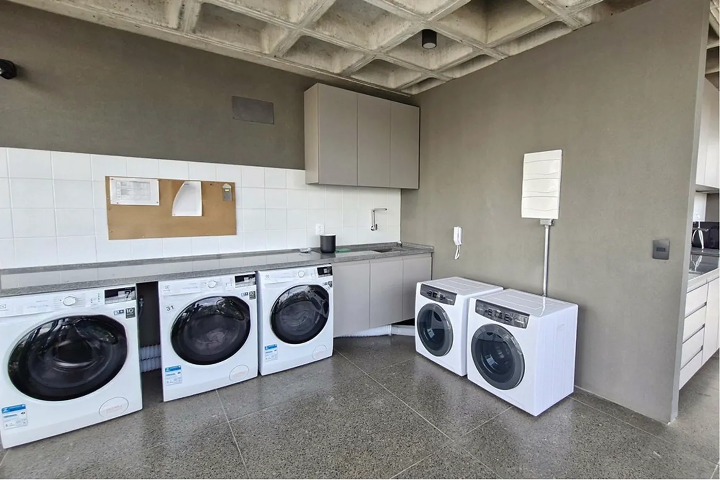 BM 50 Apto 601361053-33 - REMAX Trio Exclusividades