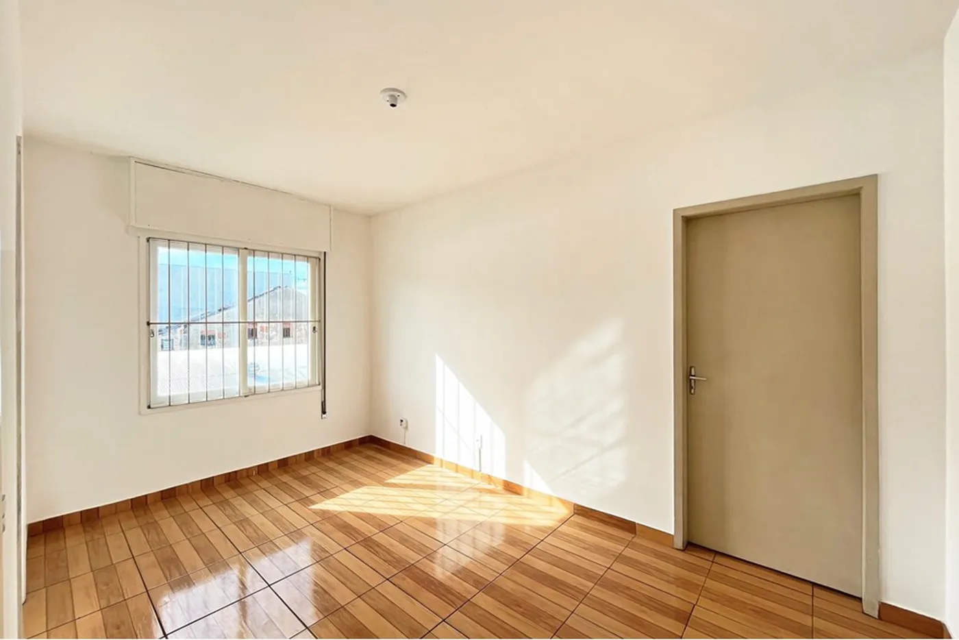 TN 700 Apto 610101004-56 - REMAX Tri Exclusividades