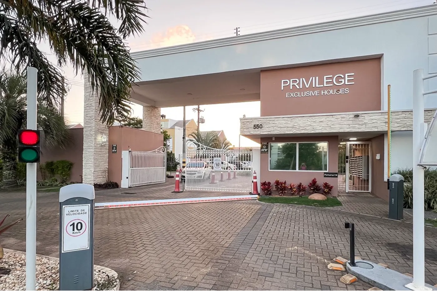EVA 550 Casa 612651033-94 - REMAX Pillares Exclusividades