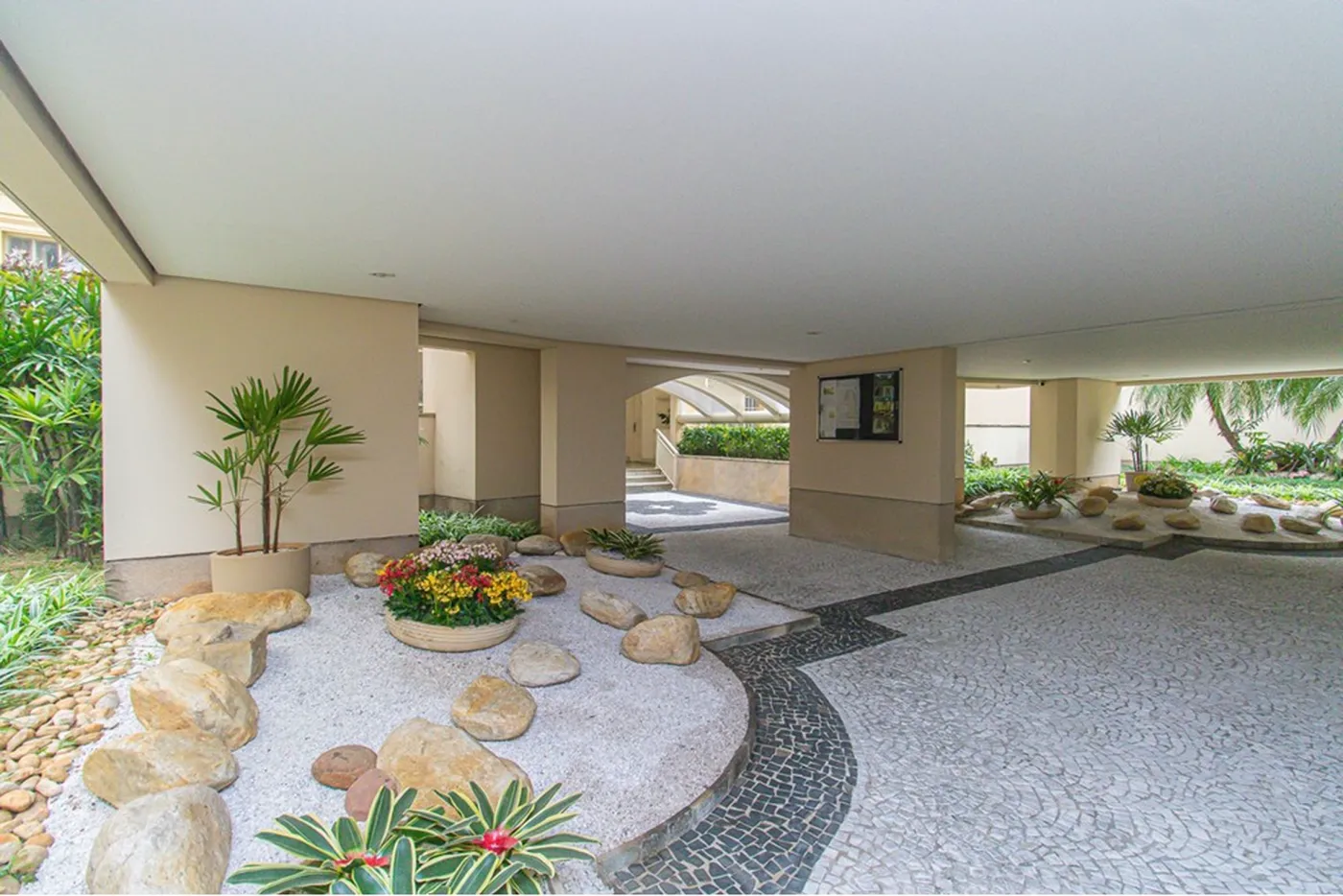 HH 870 Apto 601081011-69 - REMAX Lepex Exclusividades