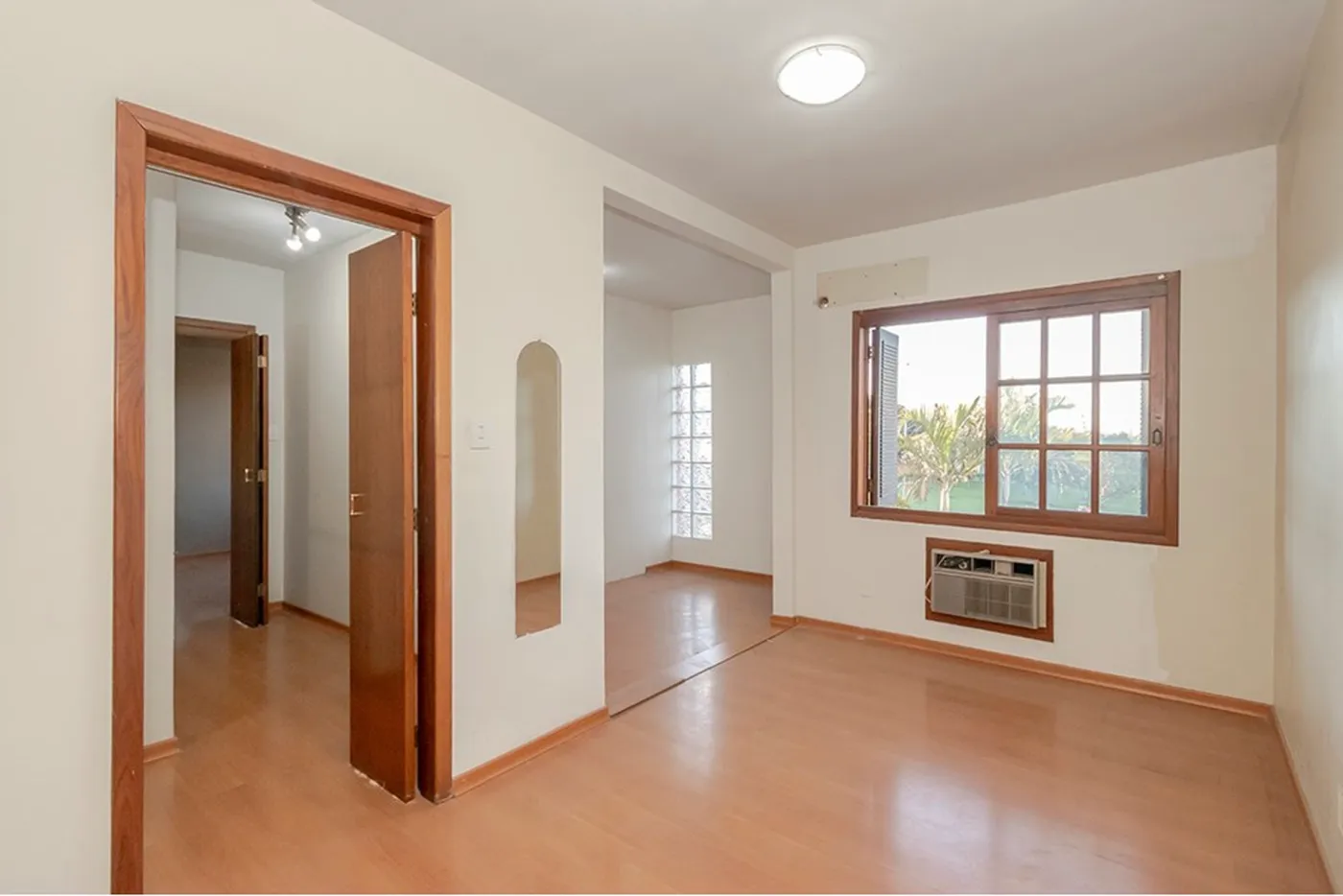 JPJH 113 610291021-176 - REMAX Capital Park Exclusividades