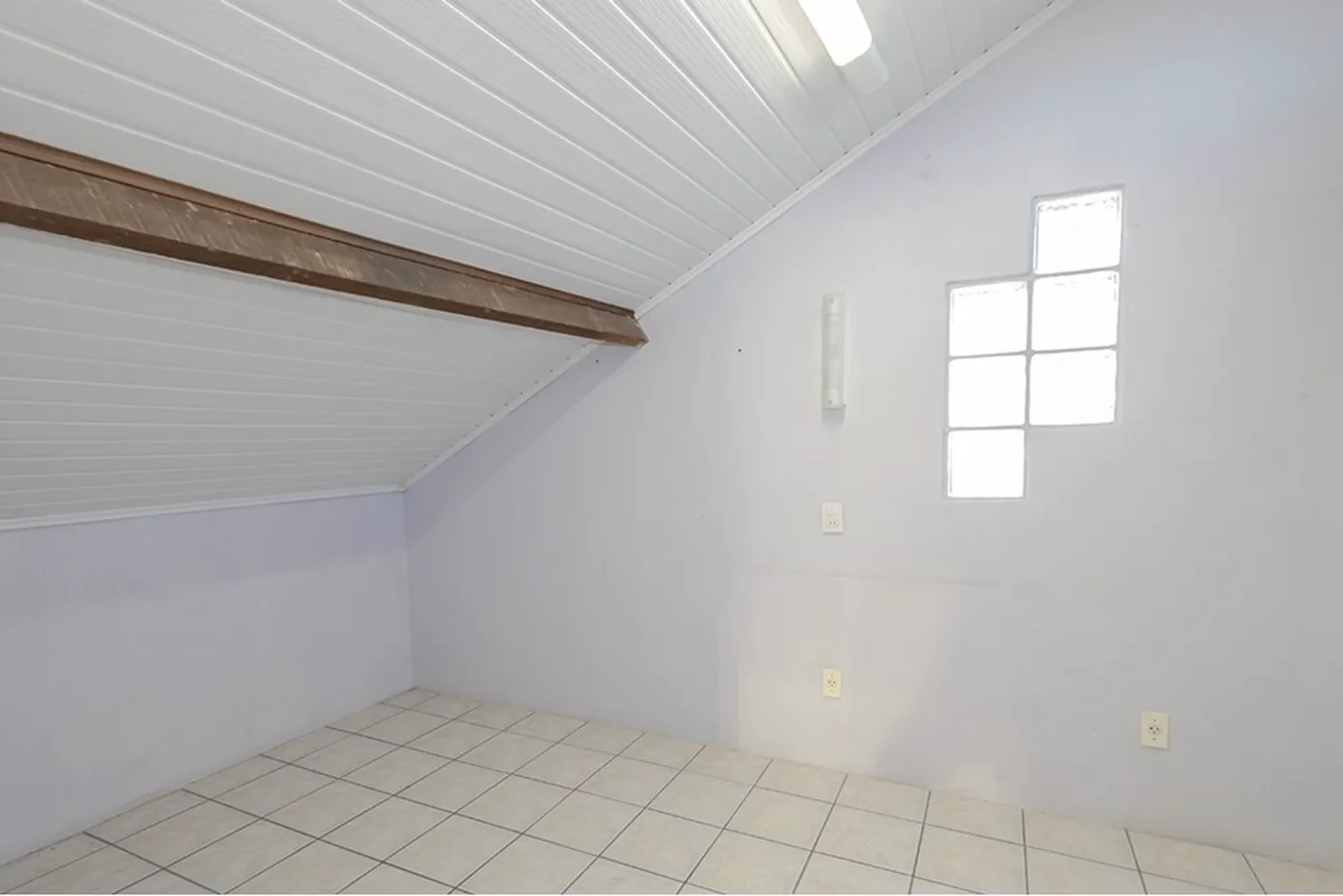 JPJH 113 610291021-176 - REMAX Capital Park Exclusividades