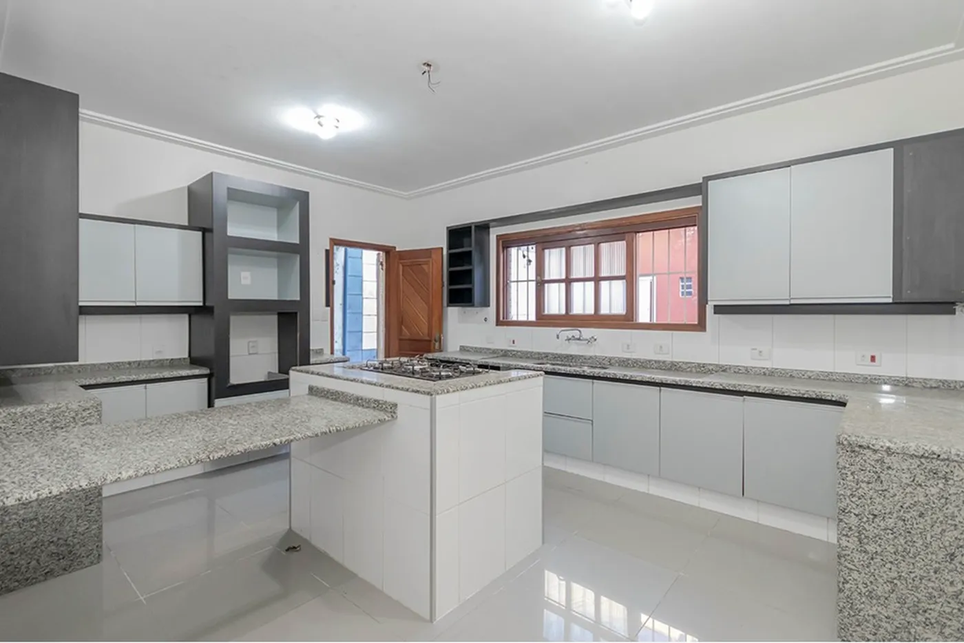 JPJH 113 610291021-176 - REMAX Capital Park Exclusividades