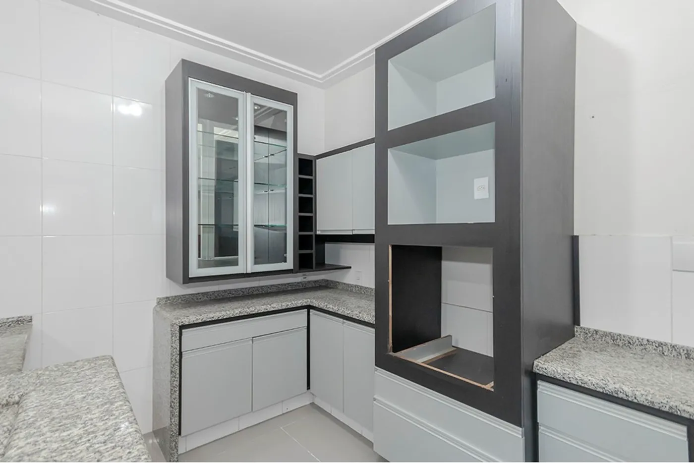 JPJH 113 610291021-176 - REMAX Capital Park Exclusividades