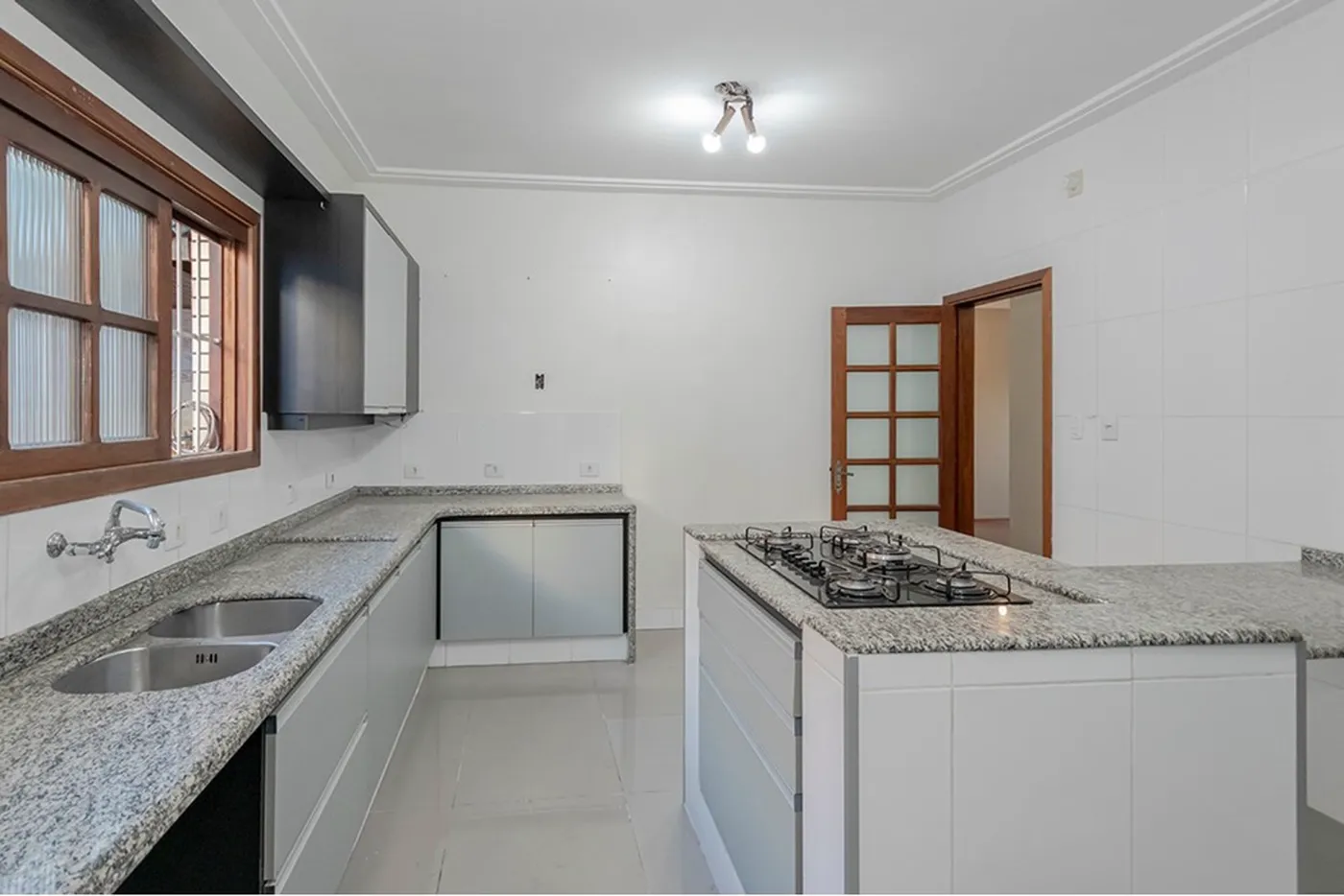 JPJH 113 610291021-176 - REMAX Capital Park Exclusividades